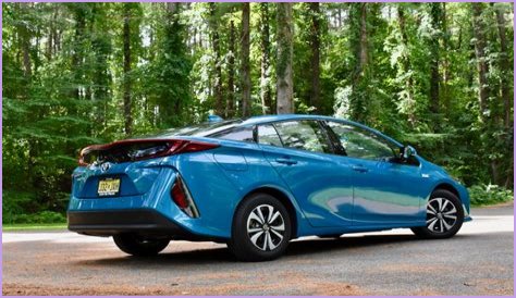 2019 Toyota Prius Prime Advanced Review: Serious Mileage